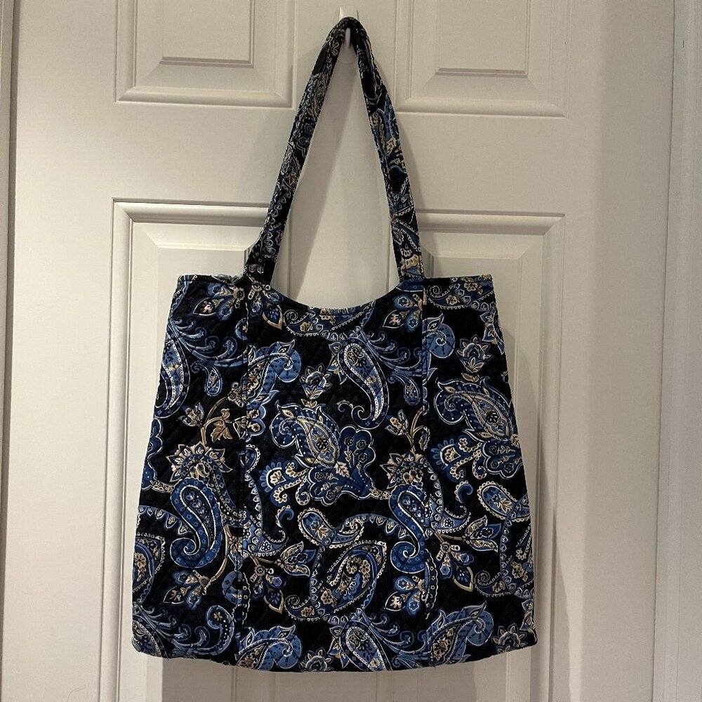 Curvy Tote in Windsor Navy by Vera Bradley - Picture 4 of 12